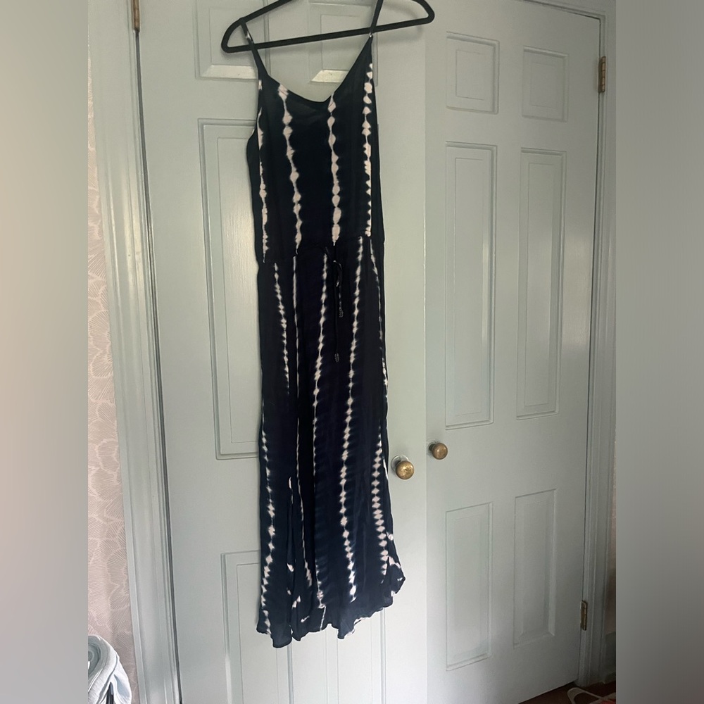 Walker & Wade Navy and white tie-dye long dres